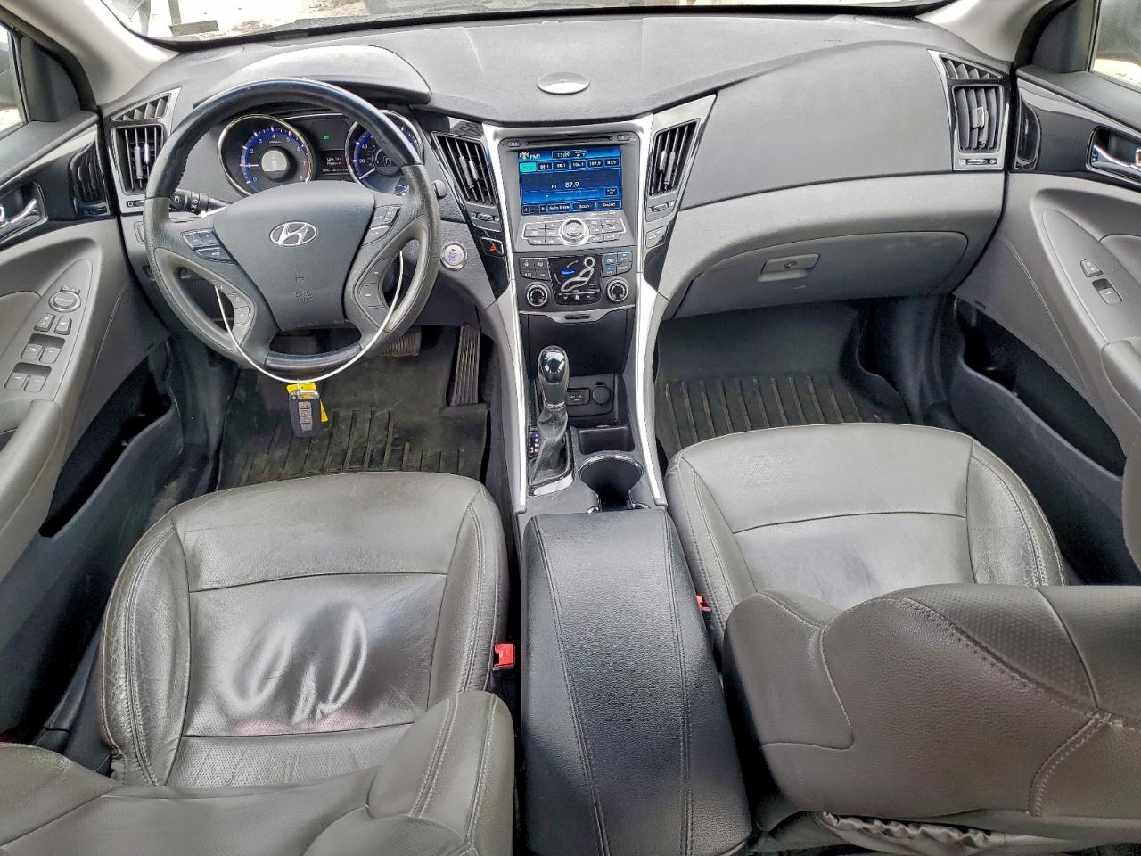 2013 HYUNDAI SONATA SE photo 8