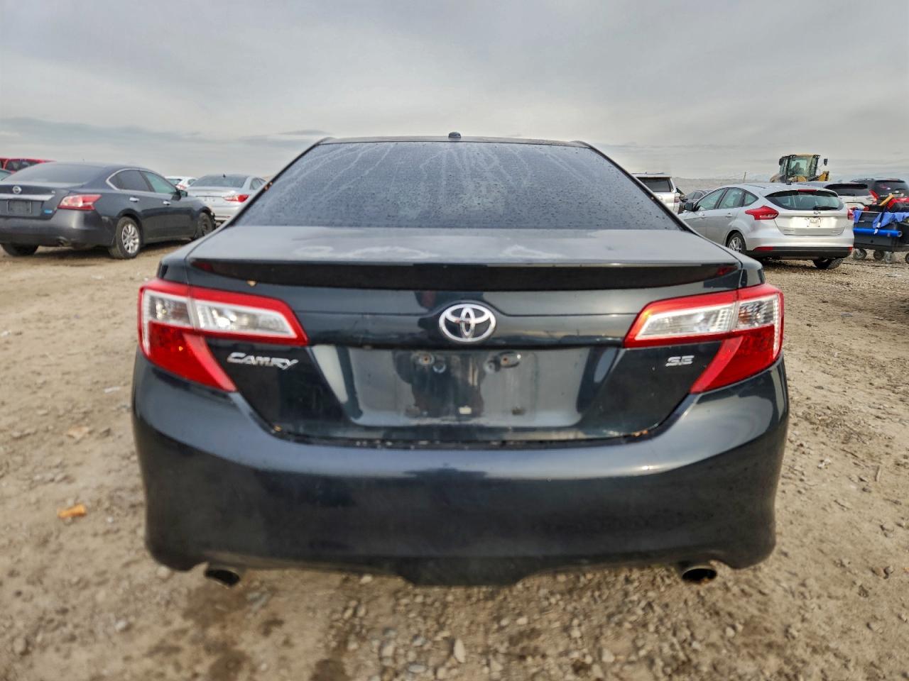 2013 TOYOTA CAMRY SE photo 6