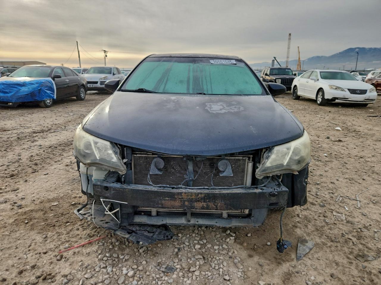 2013 TOYOTA CAMRY SE photo 5