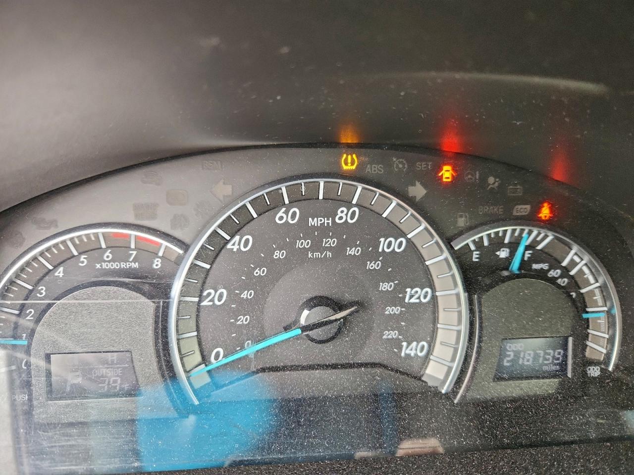 2013 TOYOTA CAMRY SE photo 9
