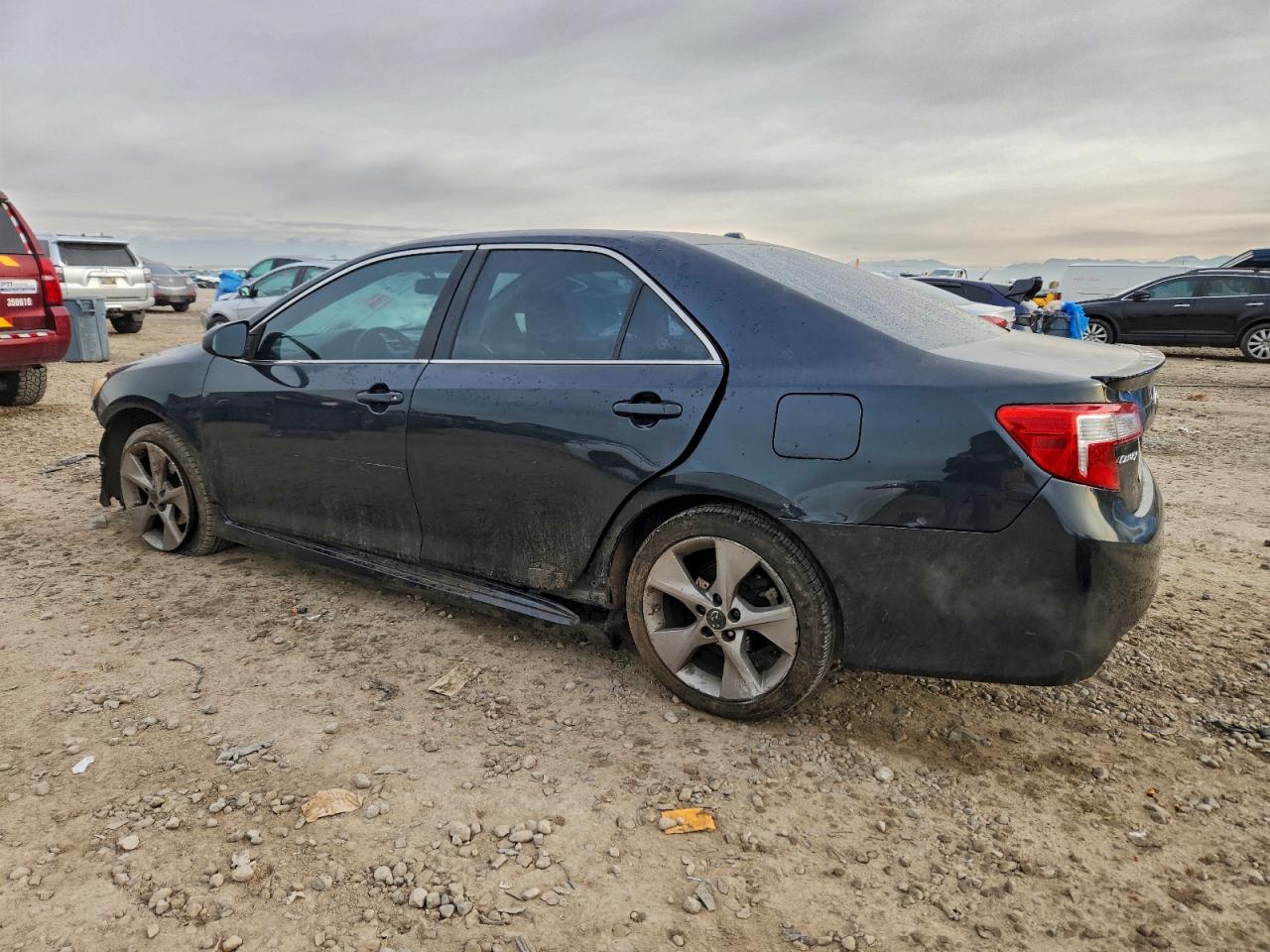 2013 TOYOTA CAMRY SE photo 2