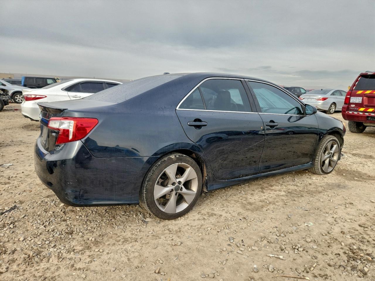 2013 TOYOTA CAMRY SE photo 3