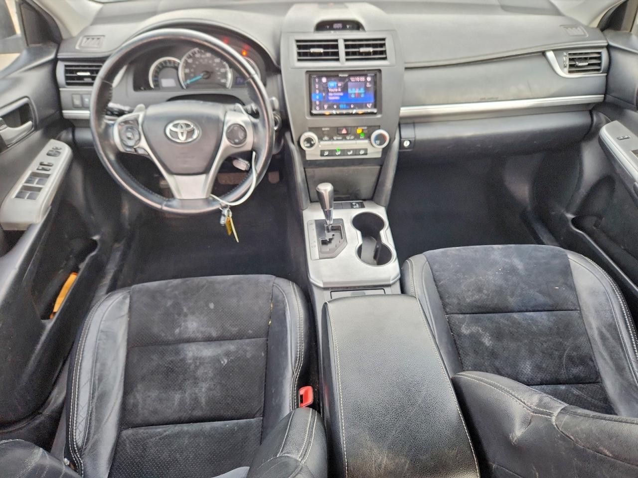 2013 TOYOTA CAMRY SE photo 8