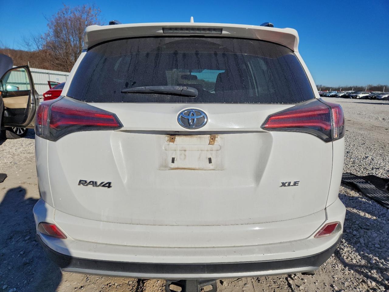 2016 TOYOTA RAV4 XLE photo 6