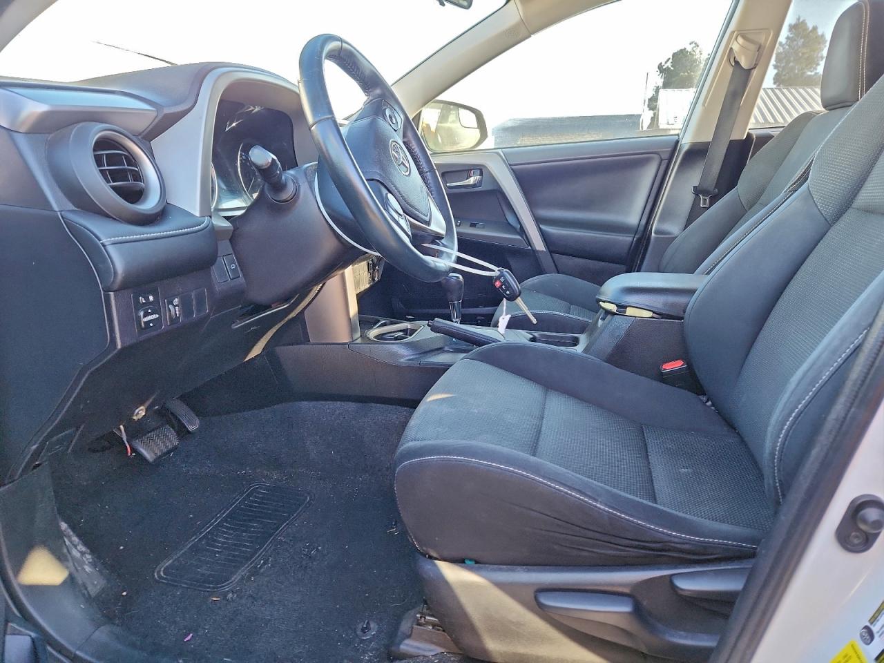 2016 TOYOTA RAV4 XLE photo 7