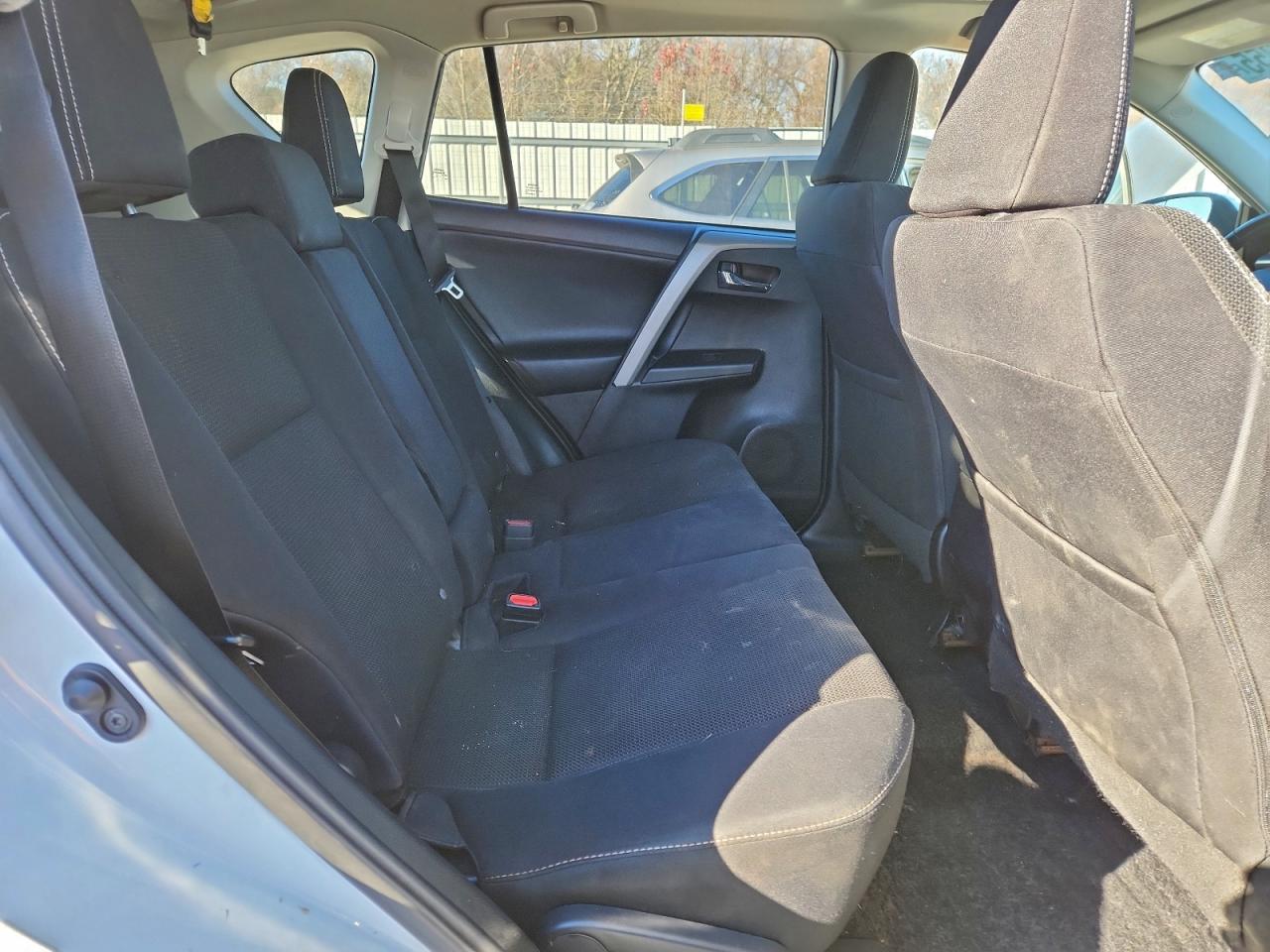 2016 TOYOTA RAV4 XLE photo 11