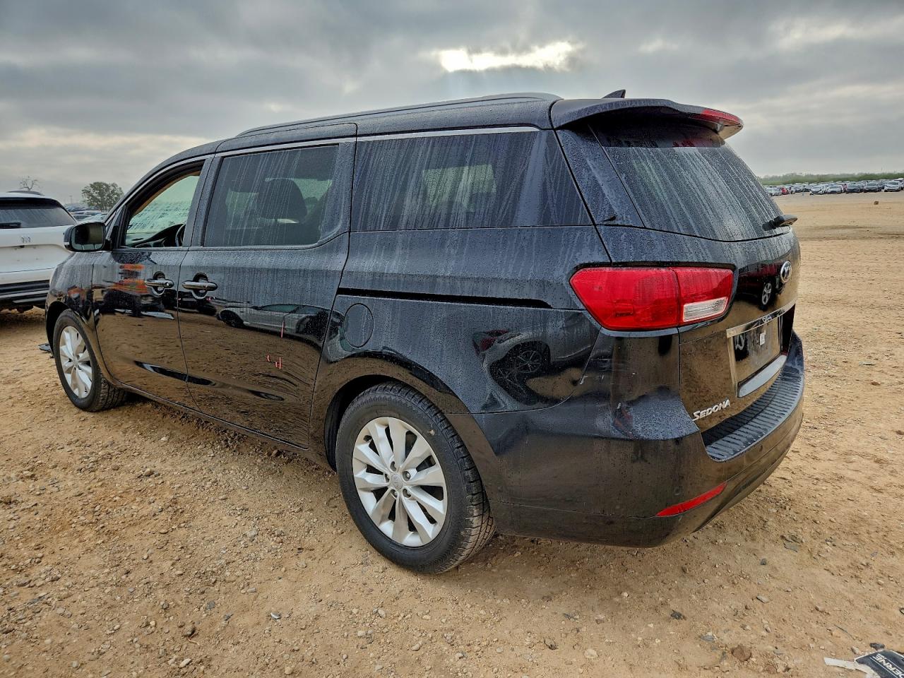 2017 KIA SEDONA EX photo 2