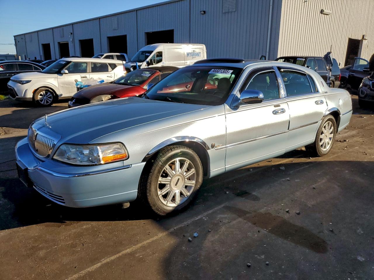 2006 LINCOLN TOWN CAR SIGNATURE LIMITED — MECHANICAL damage — photo 1