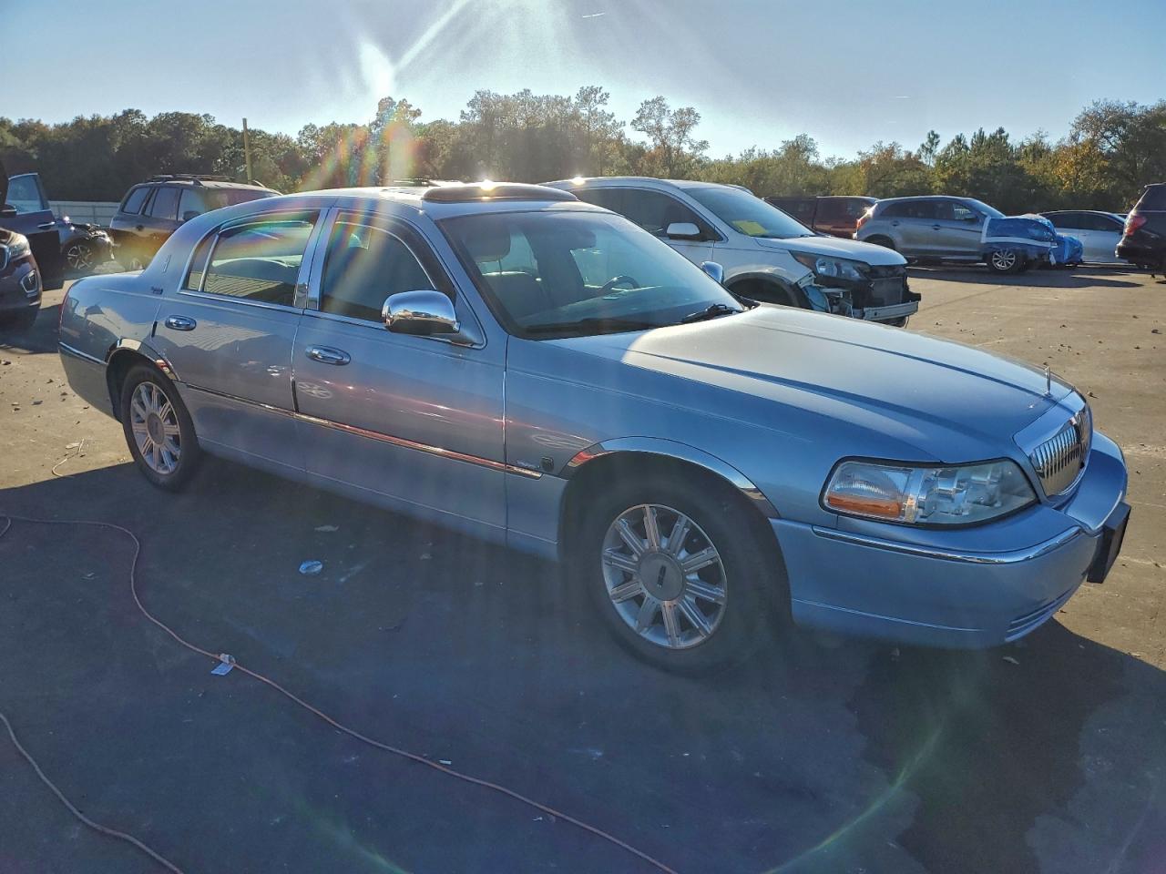2006 LINCOLN TOWN CAR SIGNATURE LIMITED photo 4
