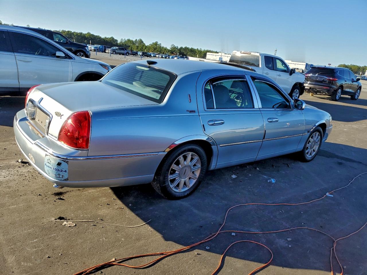 2006 LINCOLN TOWN CAR SIGNATURE LIMITED photo 3