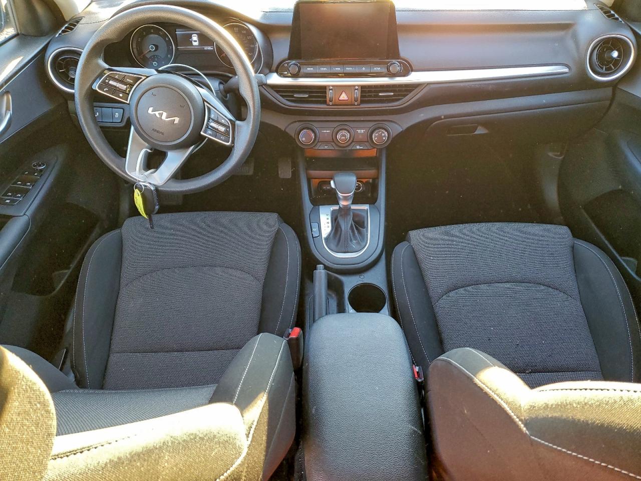 2023 KIA FORTE LX photo 8