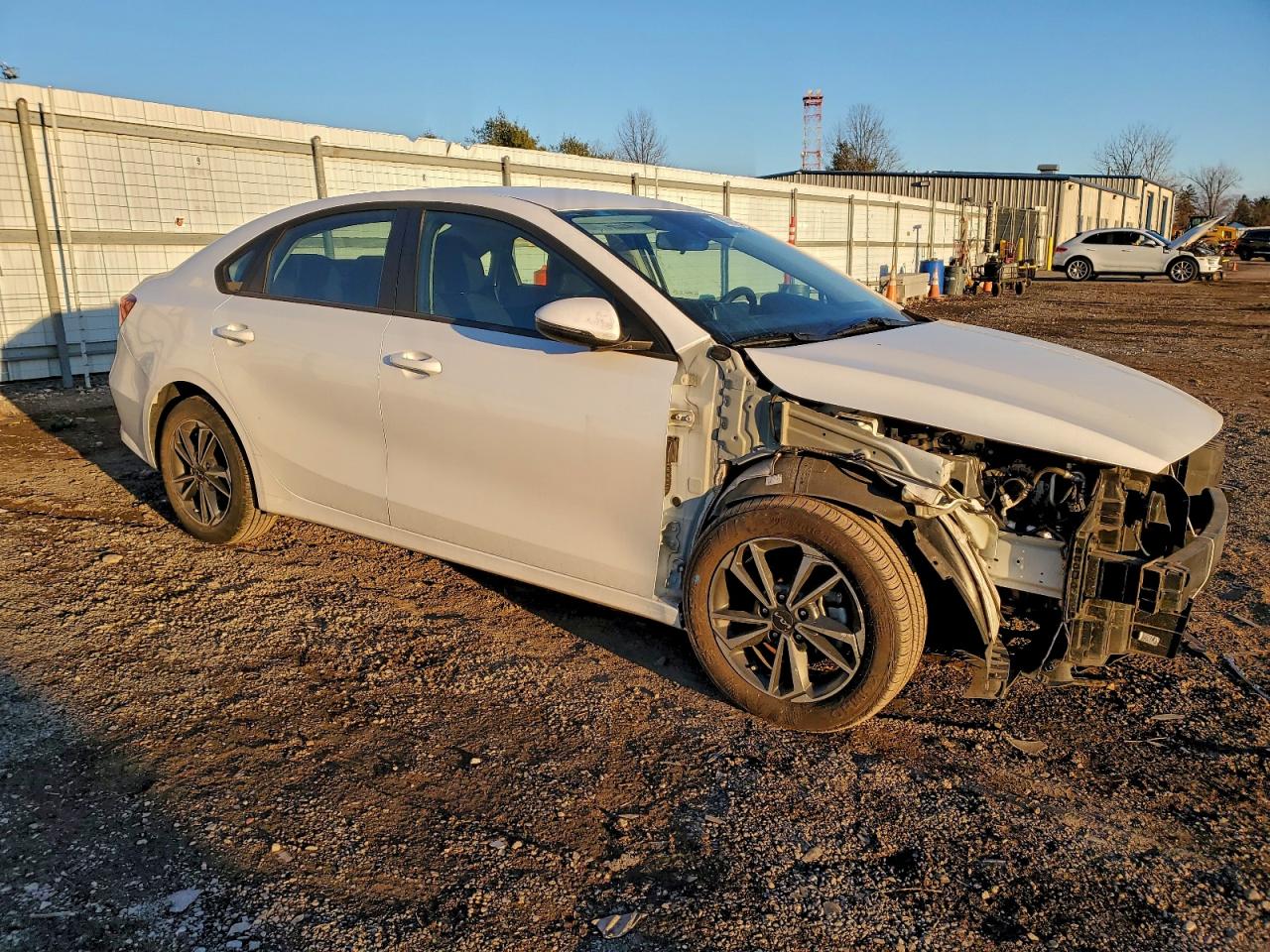 2023 KIA FORTE LX photo 4