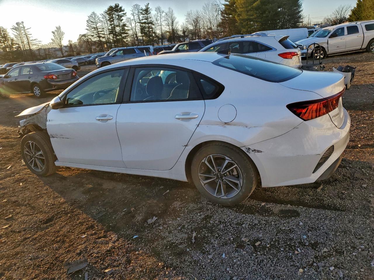 2023 KIA FORTE LX photo 2