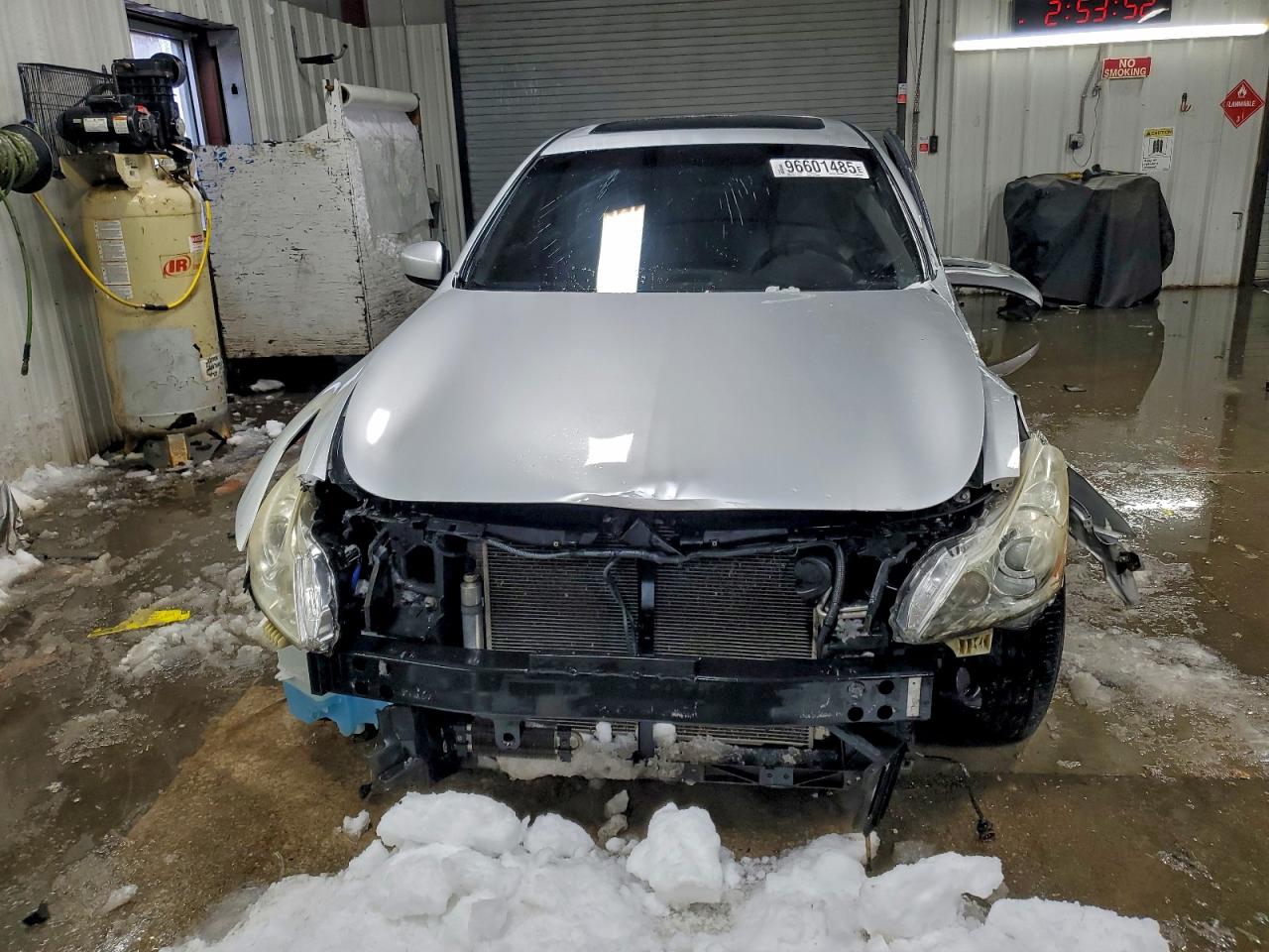2010 INFINITI G37 photo 5