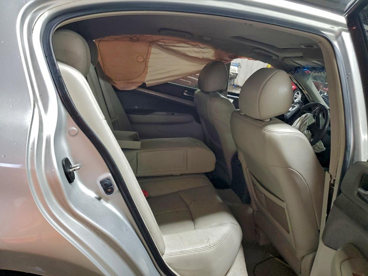 2010 INFINITI G37 photo 10