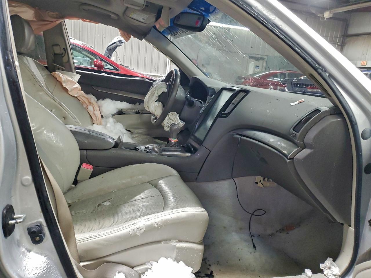2010 INFINITI G37 photo 7