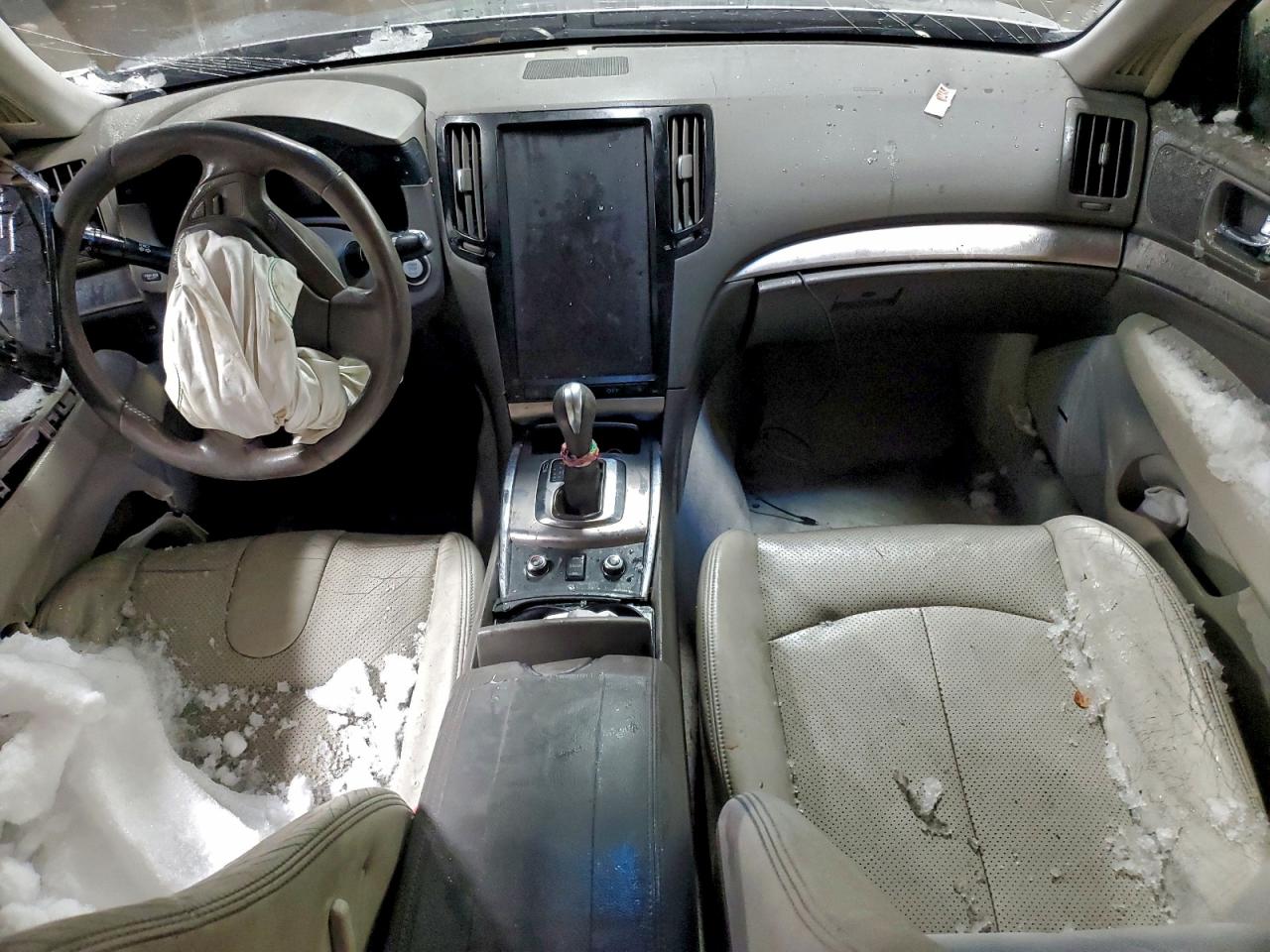 2010 INFINITI G37 photo 8
