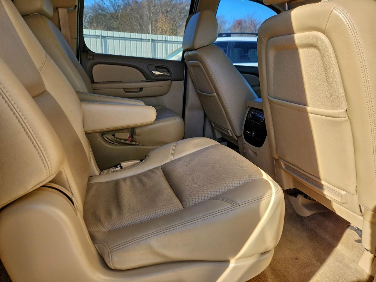 2009 CHEVROLET SUBURBAN C1500 LTZ photo 11