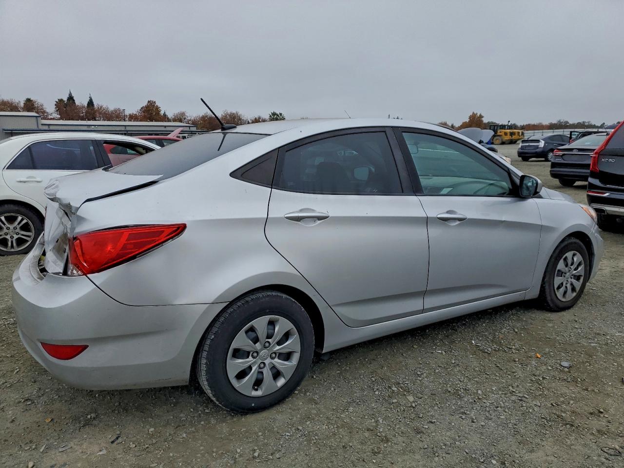 2017 HYUNDAI ACCENT SE photo 3