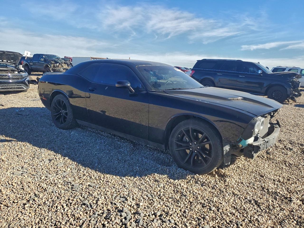 2016 DODGE CHALLENGER SXT photo 4