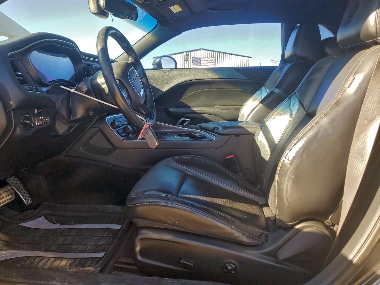 2016 DODGE CHALLENGER SXT photo 7