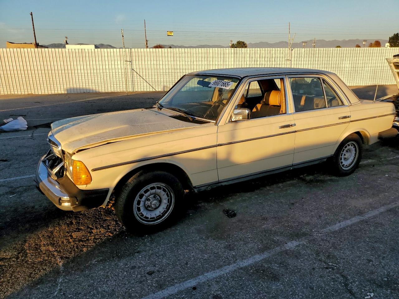 1983 MERCEDES-BENZ 300
