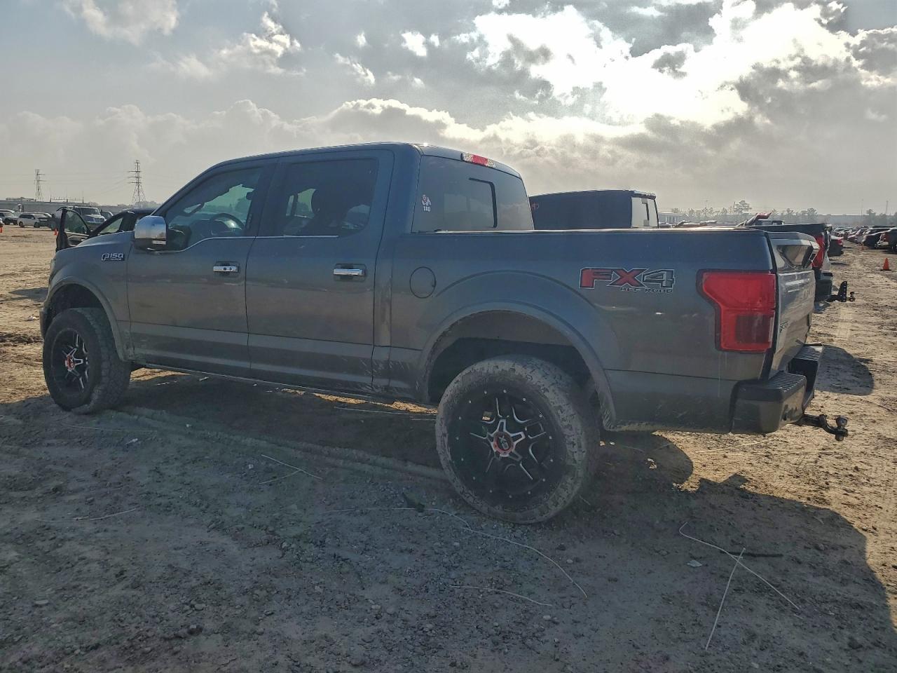 2019 FORD F150 SUPERCREW photo 2