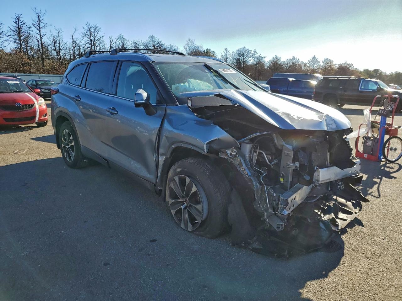 2021 TOYOTA HIGHLANDER XLE photo 4
