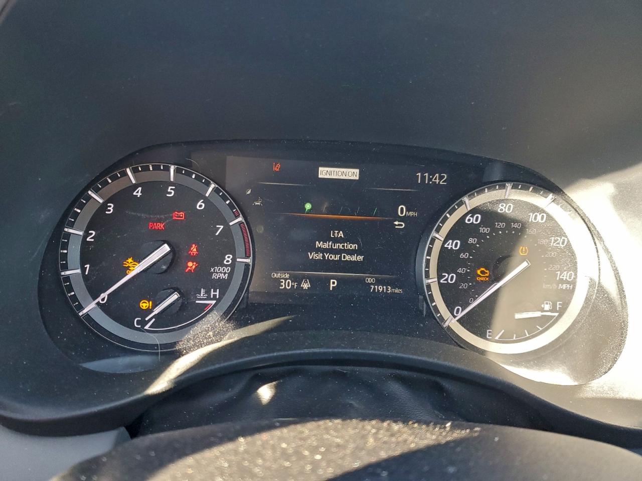 2021 TOYOTA HIGHLANDER XLE photo 9