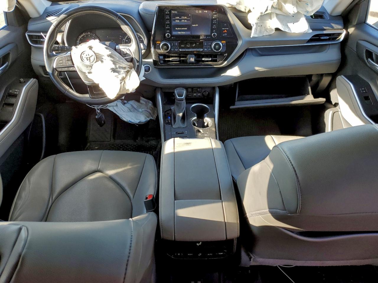 2021 TOYOTA HIGHLANDER XLE photo 8