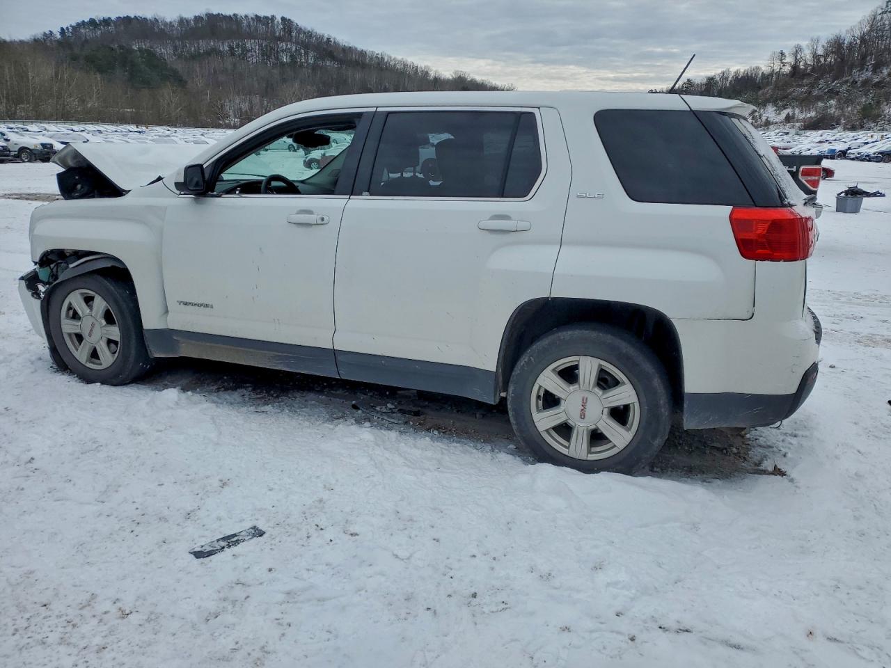 2015 GMC TERRAIN SLE photo 2