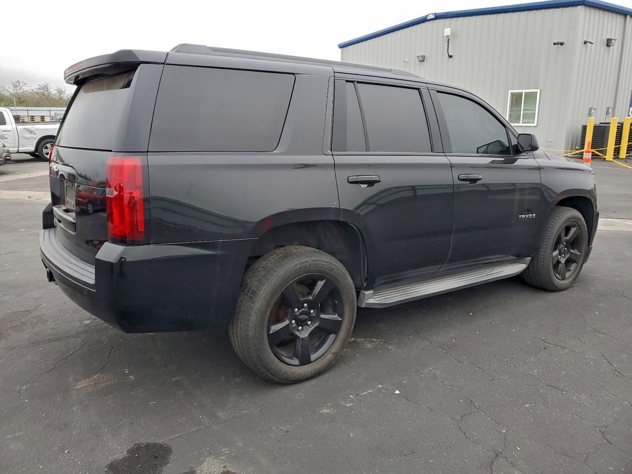 2017 CHEVROLET TAHOE C1500 LT photo 3