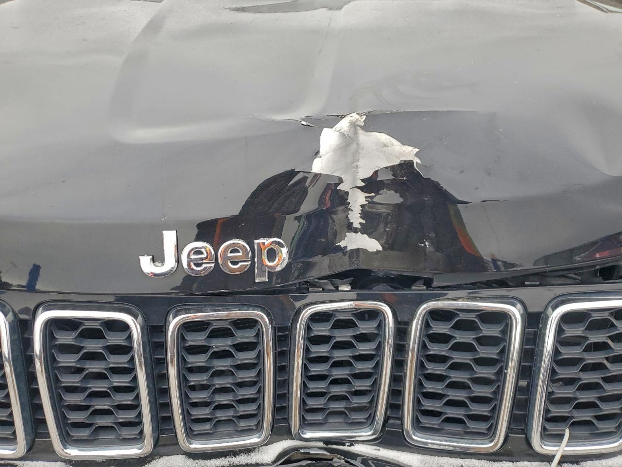 2019 JEEP GRAND CHEROKEE LAREDO photo 12