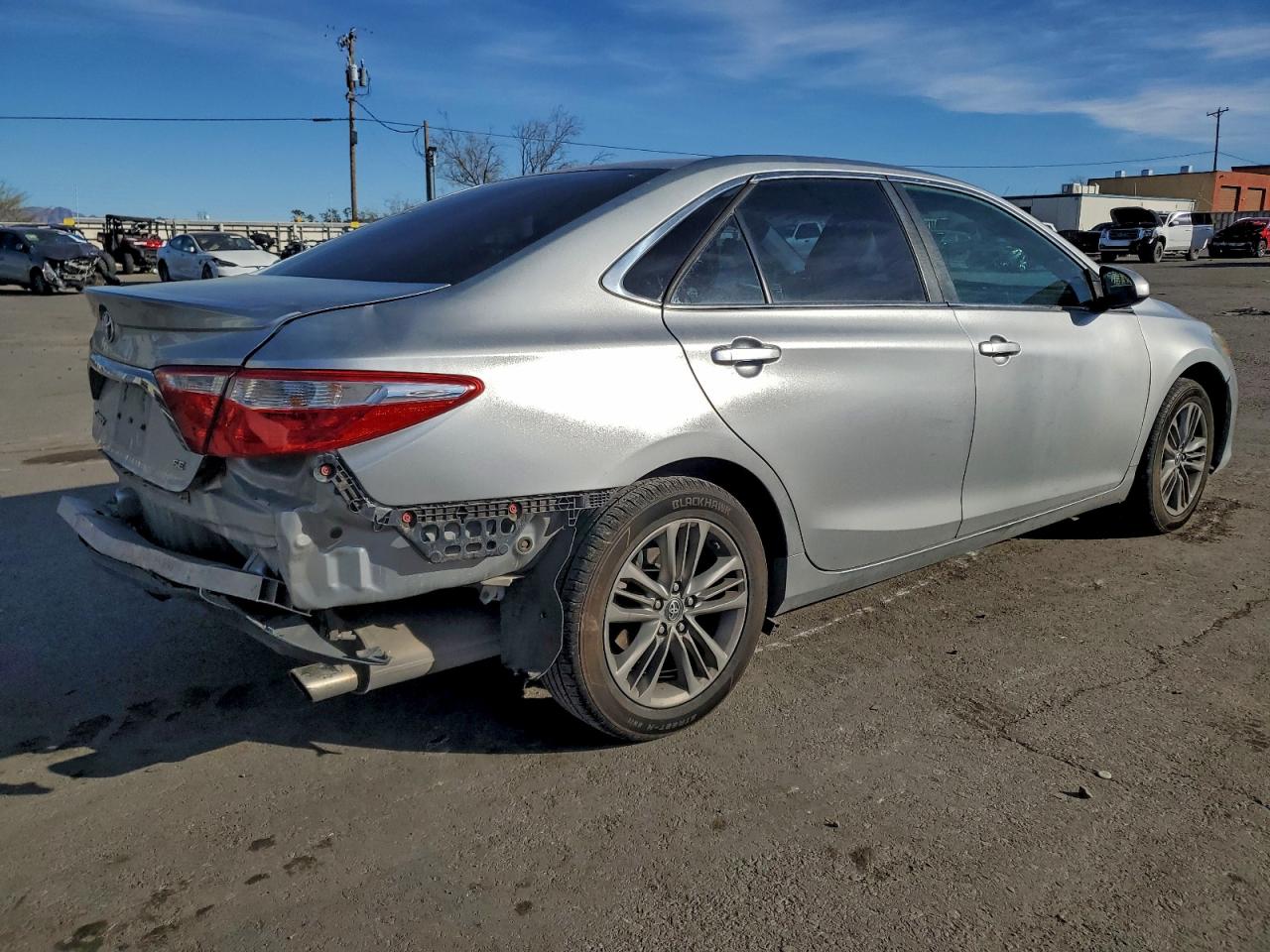2017 TOYOTA CAMRY LE photo 3