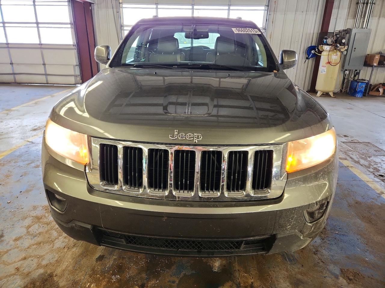 2011 JEEP GRAND CHEROKEE LAREDO photo 5