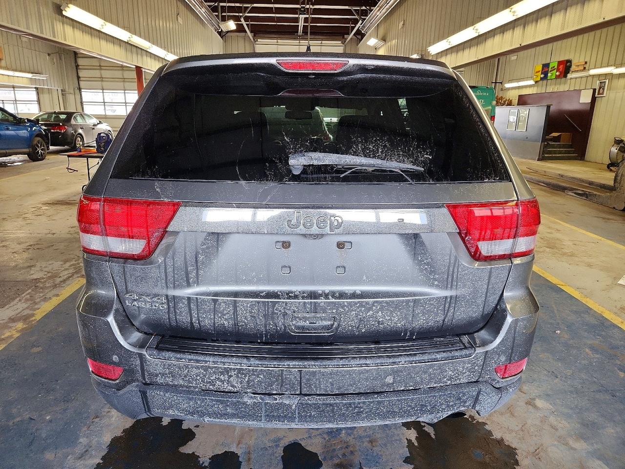 2011 JEEP GRAND CHEROKEE LAREDO photo 6