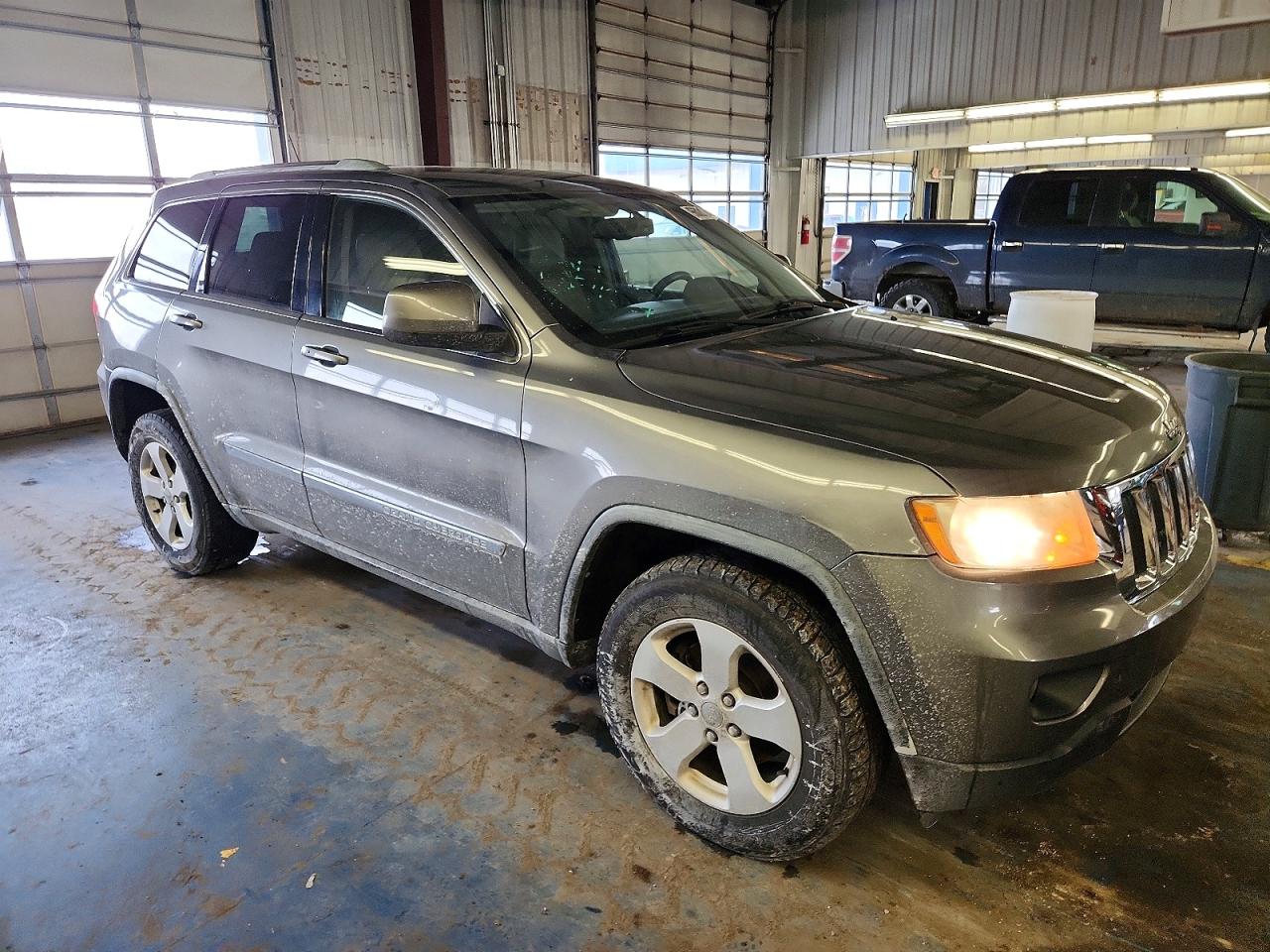 2011 JEEP GRAND CHEROKEE LAREDO photo 4