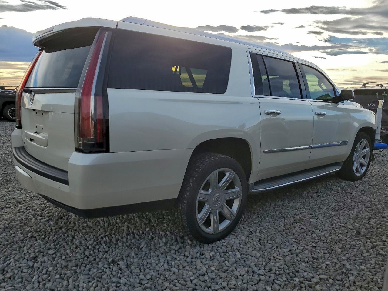 2015 CADILLAC ESCALADE ESV LUXURY photo 3