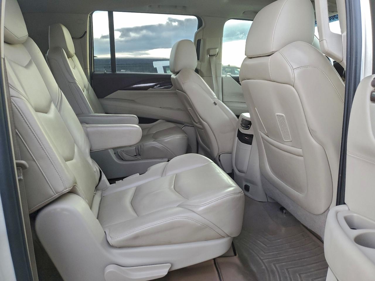 2015 CADILLAC ESCALADE ESV LUXURY photo 11