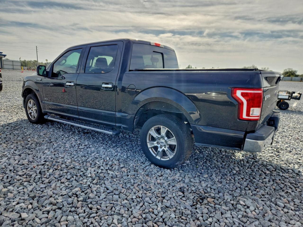 2015 FORD F150 SUPERCREW photo 2