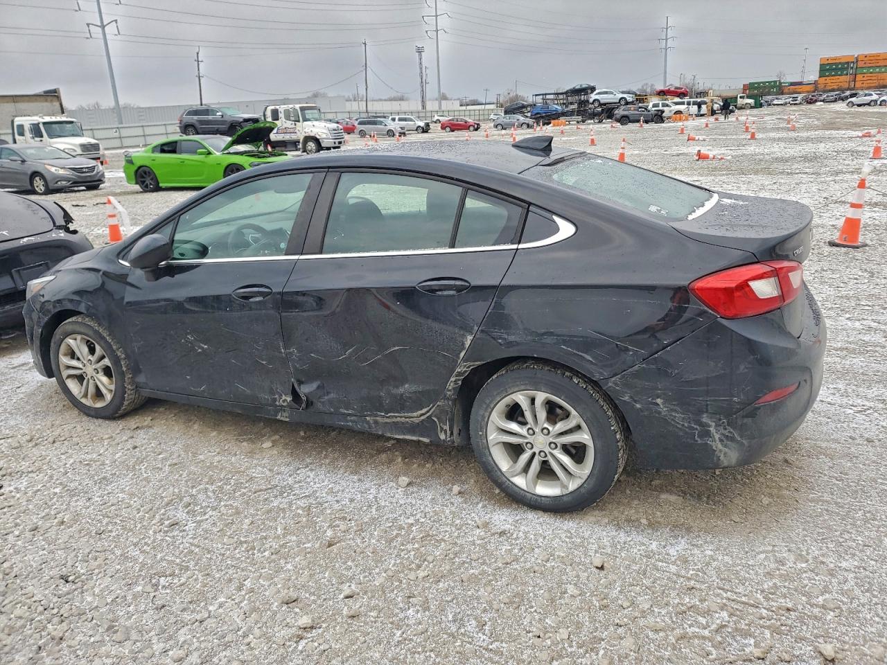 2019 CHEVROLET CRUZE LT photo 2