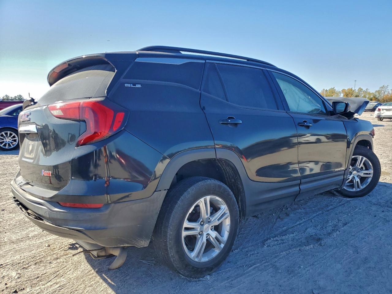 2018 GMC TERRAIN SLE photo 3