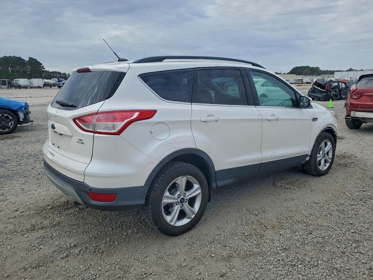 2016 FORD ESCAPE SE photo 3