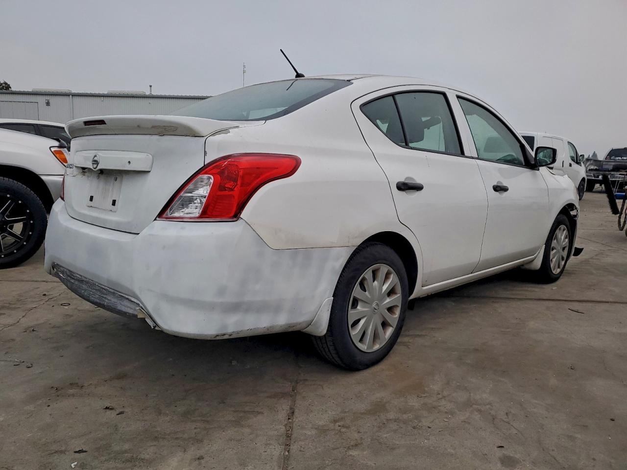 2018 NISSAN VERSA S photo 3