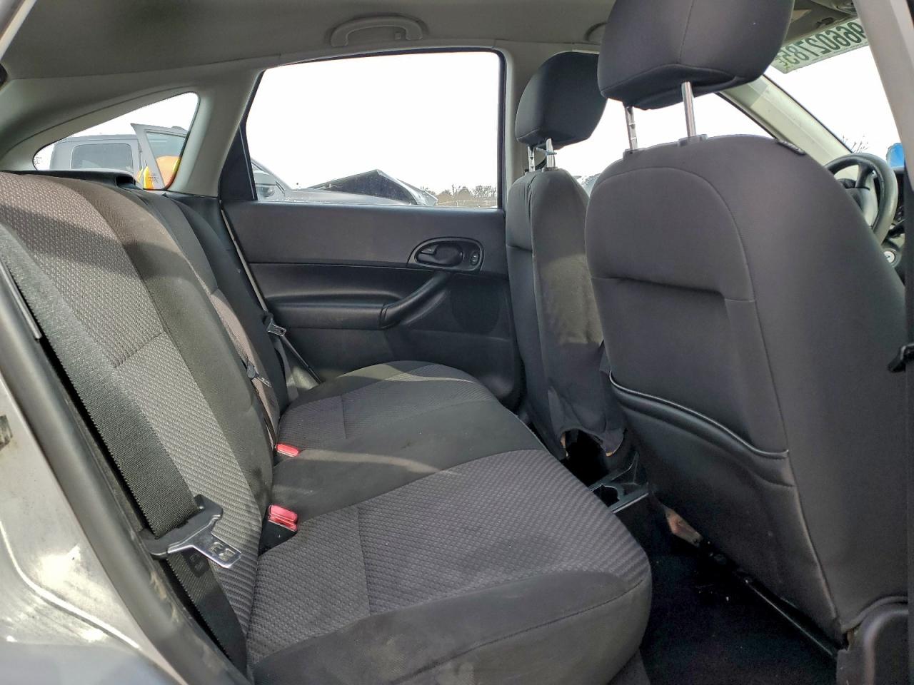 2006 FORD FOCUS photo 21