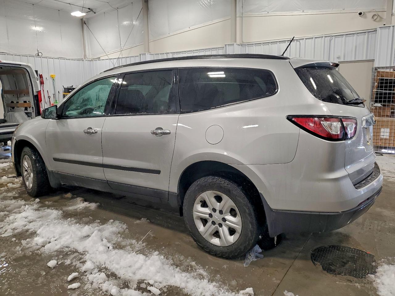 2014 CHEVROLET TRAVERSE LS photo 2