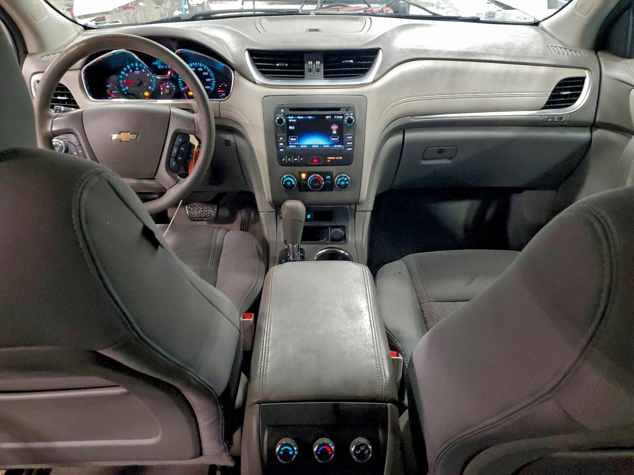 2014 CHEVROLET TRAVERSE LS photo 8