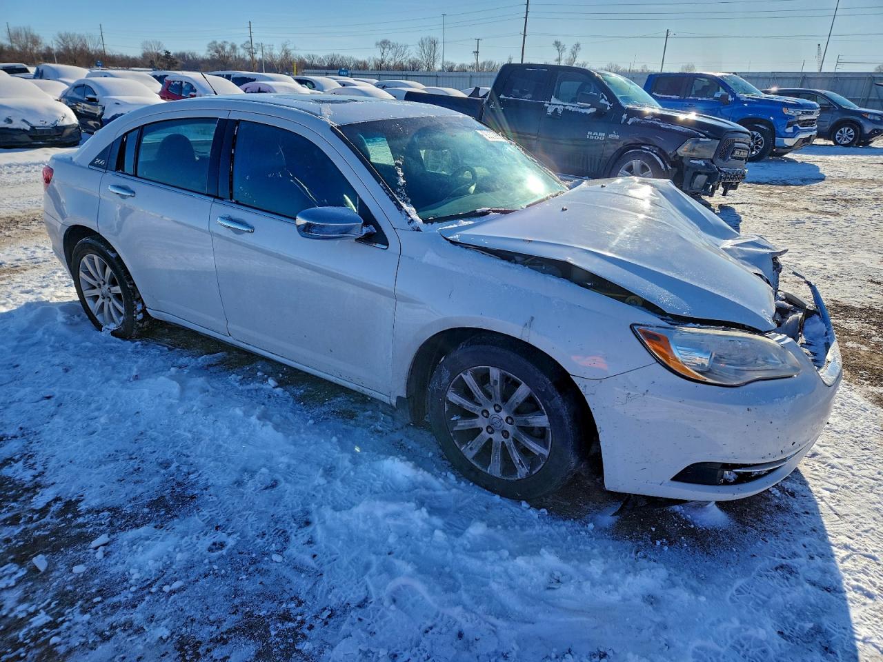2013 CHRYSLER 200 LIMITED photo 4