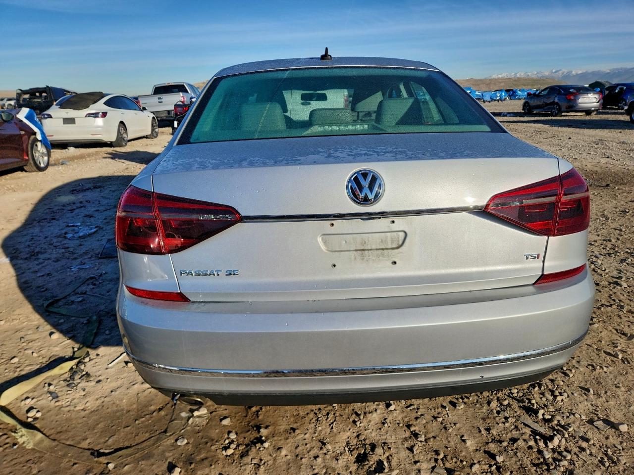 2018 VOLKSWAGEN PASSAT SE photo 6