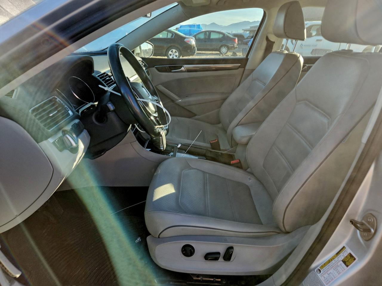 2018 VOLKSWAGEN PASSAT SE photo 7